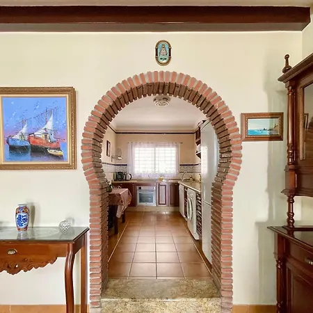 Nyaraló In Maro With Sea & Mountain Views