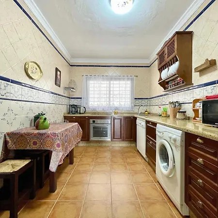 Nyaraló In Maro With Sea & Mountain Views