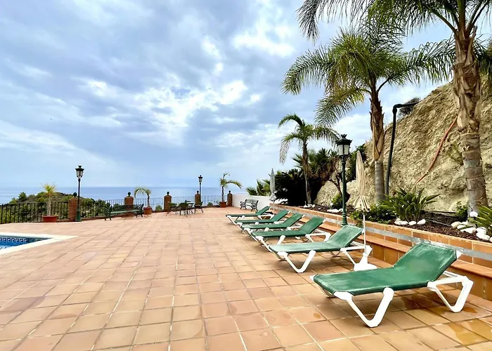 In Maro With Sea & Mountain Views *