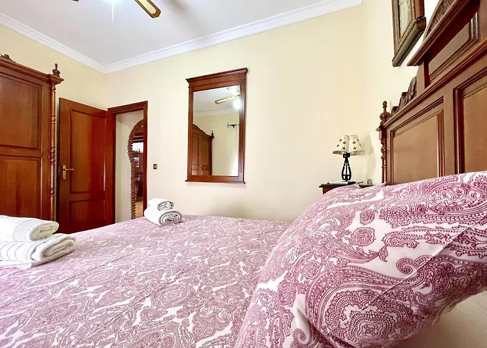 In Maro With Sea & Mountain Views