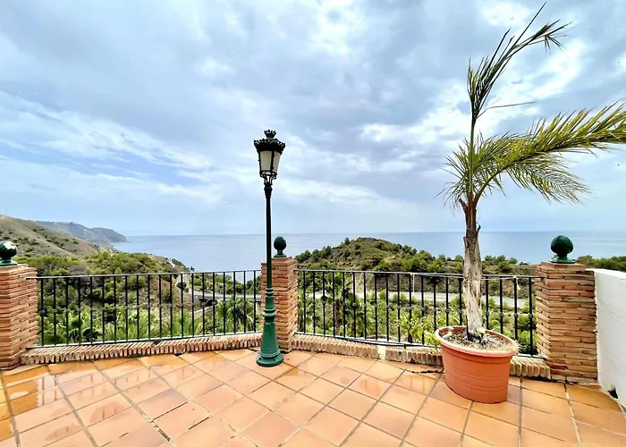 Casa de Férias In Maro With Sea & Mountain Views