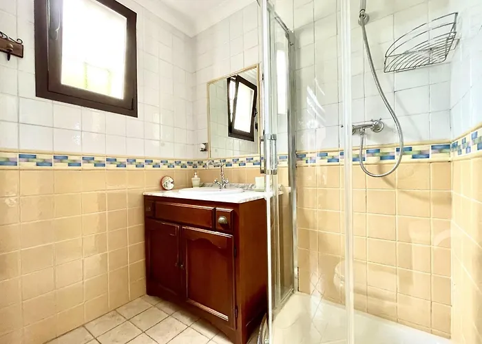 In Maro With Sea & Mountain Views