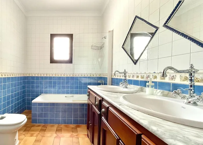 In Maro With Sea & Mountain Views *