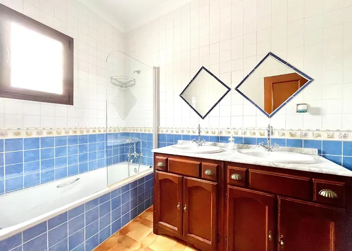 In Maro With Sea & Mountain Views