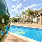 Dom wakacyjny In Maro With Sea & Mountain Views Nerja