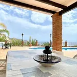 Dom wakacyjny In Maro With Sea & Mountain Views