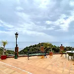 Dom wakacyjny In Maro With Sea & Mountain Views
