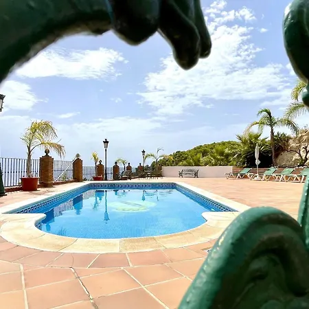 In Maro With Sea & Mountain Views