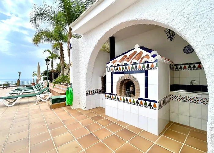 In Maro With Sea & Mountain Views