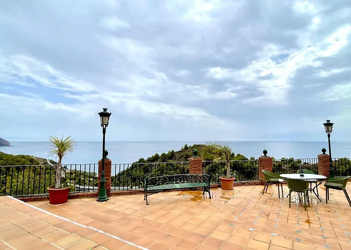 Дом отдыха In Maro With Sea & Mountain Views