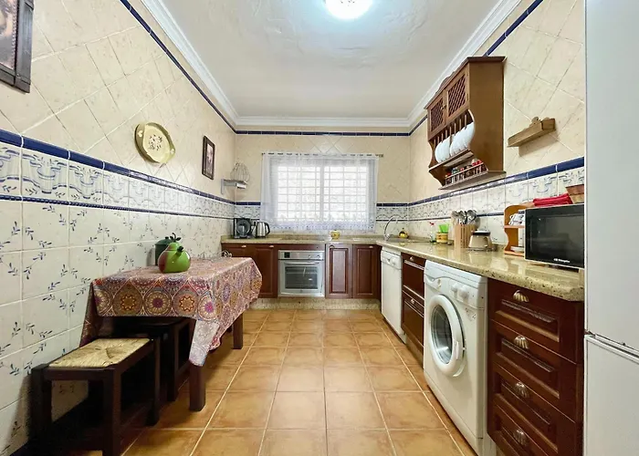 Дом отдыха In Maro With Sea & Mountain Views